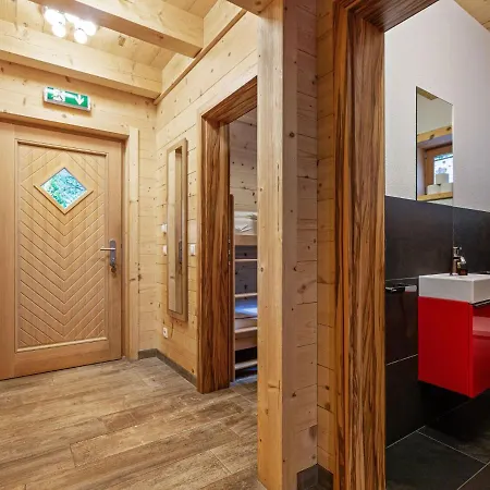 Chalet Vintage Chalet With Sauna And Jacuzzi In Kaprun